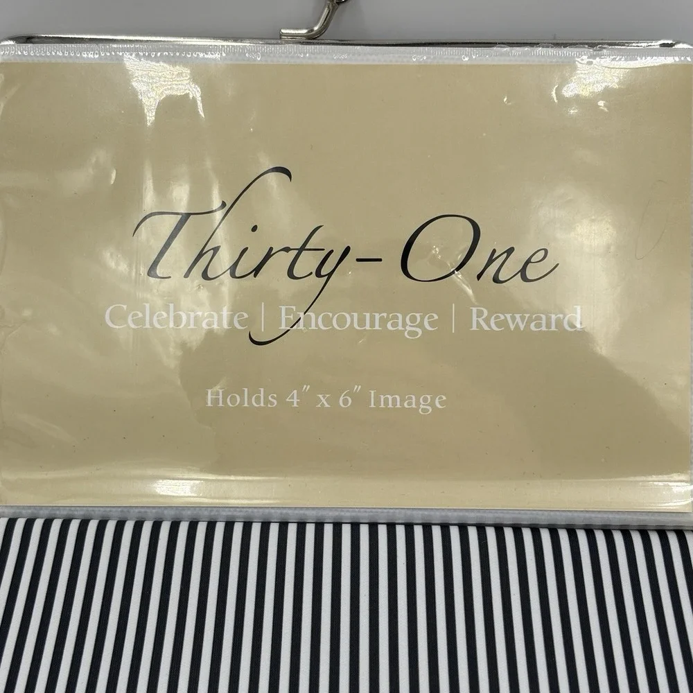 Thirty One Photo Wallet Dot Dot Clutch, Holds 4